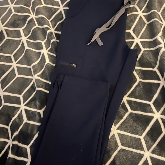 Selling all my scrub pants no longer fit me worn only once probably each one . - Picture 16 of 16